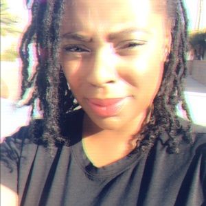 Meet your Posher, Tee